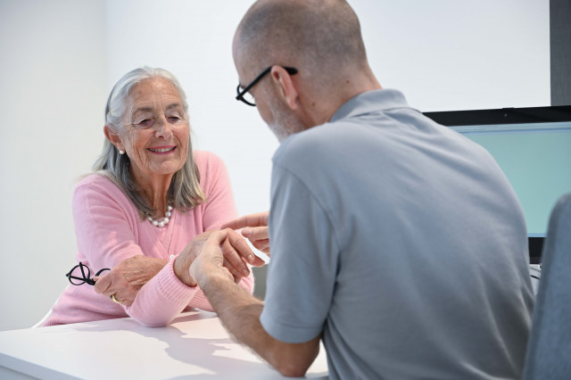 Rheuma-Check Up| Rheumatologie am Hofgarten / (c) DGRh/Michael Lübke (Fotograf)